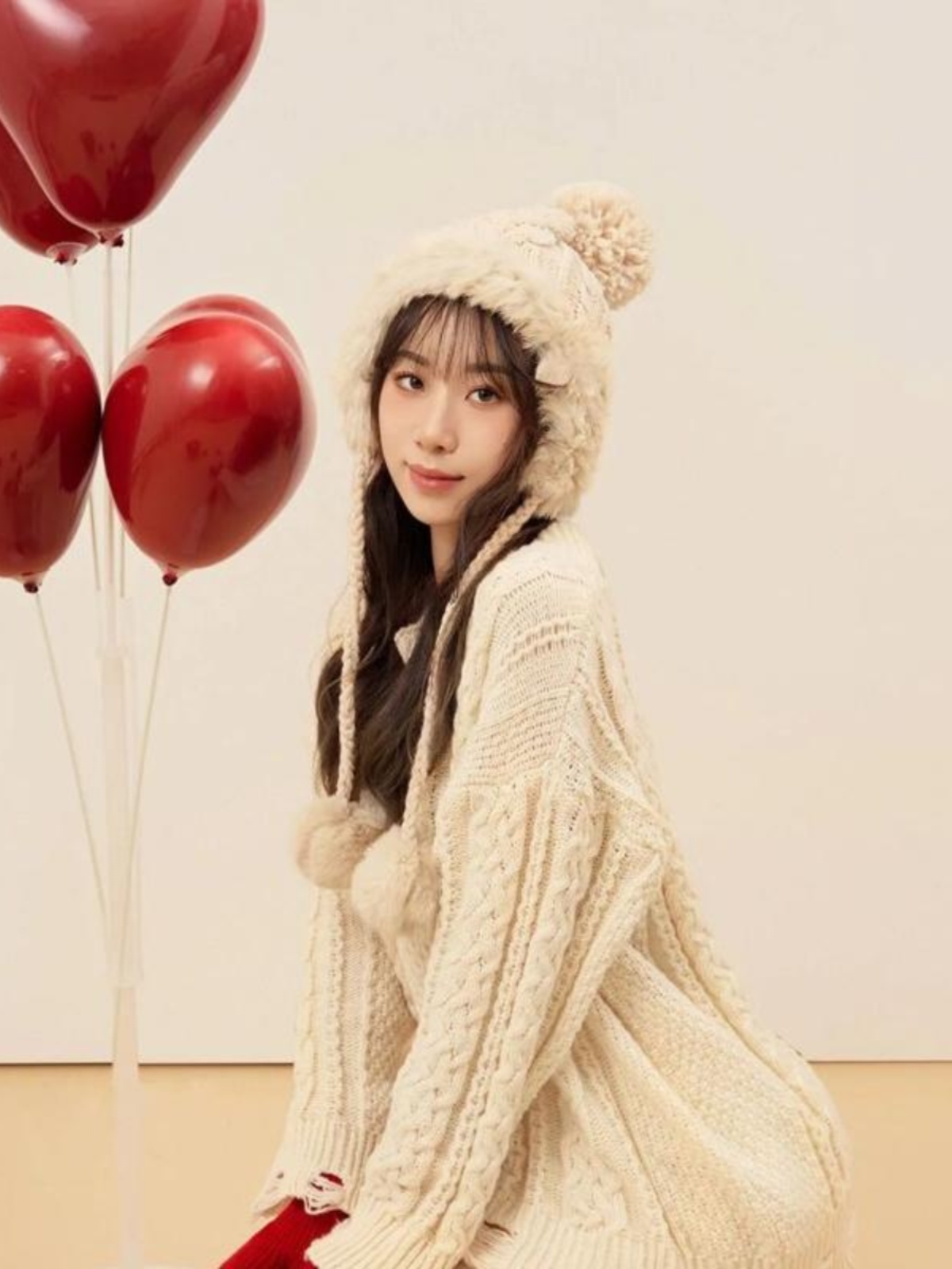 White Sweater Art Photo Studio - Photography Natural Lighting บทวิจารณ์และราคา